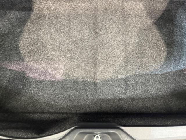 ヴォクシー ハイブリッドＳ－Ｚ　１４インチ後席モニター　両側電動スライドドア　衝突軽減装置　純正１０．５インチナビ　レーダークルーズコントロール　バックカメラ　ＥＴＣ２．０　フルセグ　シートヒーター　ハーフレザーシート　ＬＥＤヘッド（34枚目）