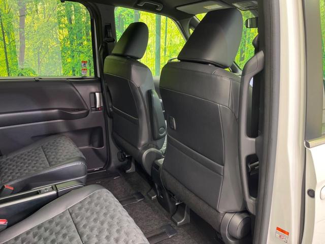 ヴォクシー ハイブリッドＳ－Ｚ　１４インチ後席モニター　両側電動スライドドア　衝突軽減装置　純正１０．５インチナビ　レーダークルーズコントロール　バックカメラ　ＥＴＣ２．０　フルセグ　シートヒーター　ハーフレザーシート　ＬＥＤヘッド（38枚目）