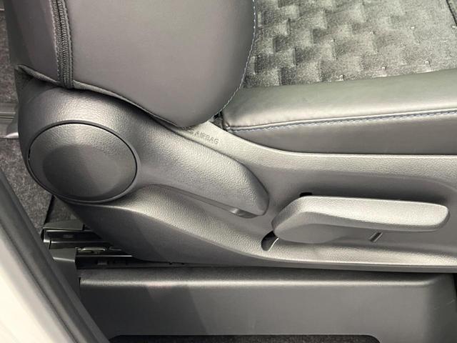 ヴォクシー ハイブリッドＳ－Ｚ　１４インチ後席モニター　両側電動スライドドア　衝突軽減装置　純正１０．５インチナビ　レーダークルーズコントロール　バックカメラ　ＥＴＣ２．０　フルセグ　シートヒーター　ハーフレザーシート　ＬＥＤヘッド（39枚目）