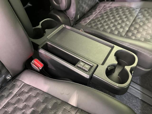 ヴォクシー ハイブリッドＳ－Ｚ　１４インチ後席モニター　両側電動スライドドア　衝突軽減装置　純正１０．５インチナビ　レーダークルーズコントロール　バックカメラ　ＥＴＣ２．０　フルセグ　シートヒーター　ハーフレザーシート　ＬＥＤヘッド（42枚目）
