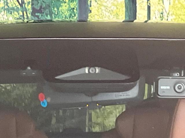 ヴェルファイアハイブリッド Ｚ　プレミア　ガラスルーフ　後席モニター　両側電動スライド　衝突軽減　１４インチナビ　全周囲カメラ　禁煙車　１００Ｖ電源　デジタルインナーミラー　レーダークルーズ　ドラレコ　ＥＴＣ　オットマン　本革（5枚目）