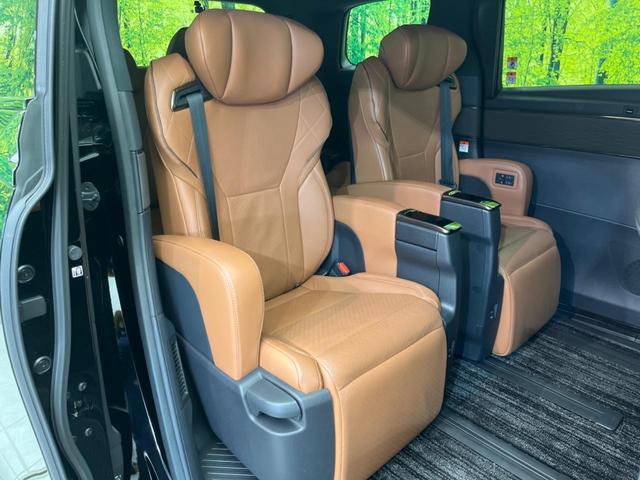 ヴェルファイアハイブリッド Ｚ　プレミア　ガラスルーフ　後席モニター　両側電動スライド　衝突軽減　１４インチナビ　全周囲カメラ　禁煙車　１００Ｖ電源　デジタルインナーミラー　レーダークルーズ　ドラレコ　ＥＴＣ　オットマン　本革（9枚目）