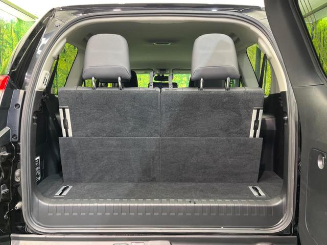 ���i�̂���������ʋ΁A���}���ɏ\���ȉ׎��X�y�[�X���m�ۂ��Ă���܂��B�T�[�h�V�[�g��|���ƁA�傫�ȉו��̐ύڂ��\�ł���