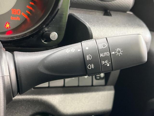 ジムニーノマド ＦＣ　登録済未使用車　４ＷＤ　衝突軽減装置　レーダークルーズコントロール　コーナーセンサー　スマートキー　シートヒーター　オートライト　オートエアコン　ステアリングスイッチ　革巻きステアリング（7枚目）