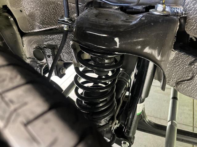 ジムニーノマド ＦＣ　登録済未使用車　４ＷＤ　衝突軽減装置　レーダークルーズコントロール　コーナーセンサー　スマートキー　シートヒーター　オートライト　オートエアコン　ステアリングスイッチ　革巻きステアリング（20枚目）