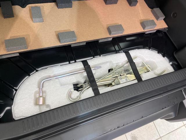 ジムニーノマド ＦＣ　登録済未使用車　４ＷＤ　衝突軽減装置　レーダークルーズコントロール　コーナーセンサー　スマートキー　シートヒーター　オートライト　オートエアコン　ステアリングスイッチ　革巻きステアリング（34枚目）