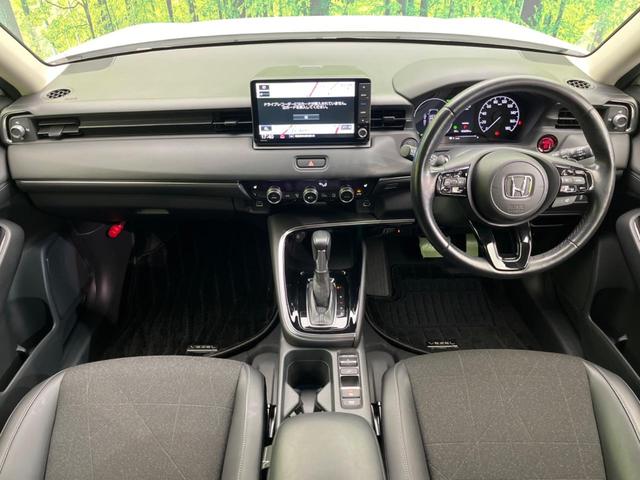 ヴェゼル ｅ：ＨＥＶ　Ｚ　純正９インチナビ　衝突軽減装置　禁煙車　バックカメラ　ブラインドスポットモニター　レーダークルーズコントロール　パワーバックドア　ＥＴＣ　Ｂｌｕｅｔｏｏｔｈ　フルセグ　シートヒーター　ドラレコ（2枚目）