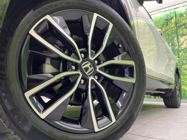 ヴェゼル ｅ：ＨＥＶ　Ｚ　純正９インチナビ　衝突軽減装置　禁煙車　バックカメラ　ブラインドスポットモニター　レーダークルーズコントロール　パワーバックドア　ＥＴＣ　Ｂｌｕｅｔｏｏｔｈ　フルセグ　シートヒーター　ドラレコ（13枚目）