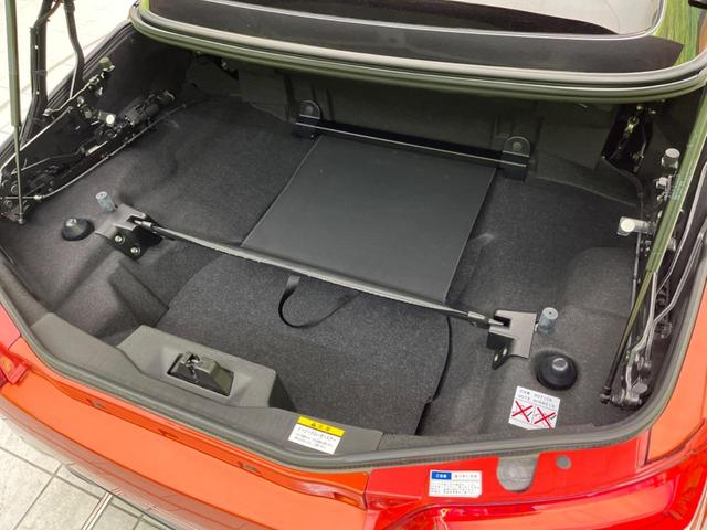 ���i�̂���������ʋ΁A���}���ɏ\���ȉ׎��X�y�[�X���m�ۂ��Ă���܂��B�Z�J���h�V�[�g��|���ƁA�傫�ȉו��̐ύڂ��\�ł���