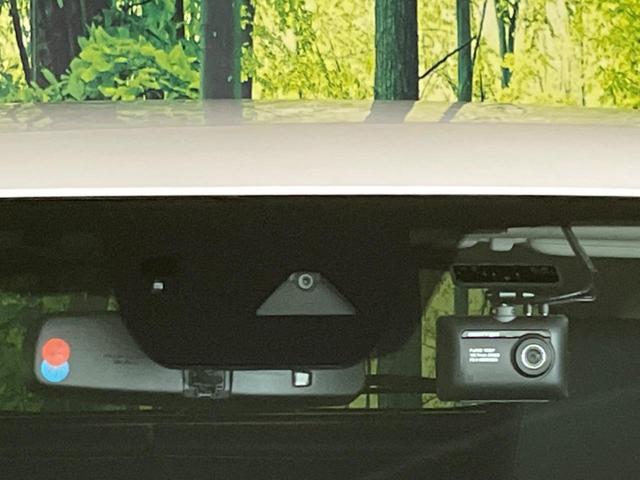 �y�X�}�[�g�u���[�L�T�|�[�g�z���s���ɑO���̎ԗ�����F�����A�Փ˂������Ȏ��͌x��ƃu���[�L�ŏՓˉ���Ɣ�Q�y�����A�V�X�g�B�����S�Ƀh���C�u�����y���݂��������܂��B