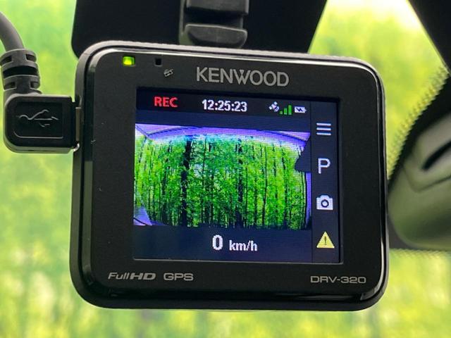 ノート Ｘ　純正ＳＤナビ　禁煙車　ドラレコ　ＥＴＣ　スマートキー　ＨＩＤヘッド　電動格納ミラー　ＣＤ再生　アイドリングストップ　盗難防止システム　プライバシーＧ　頸部衝突緩和ヘッドレスト（4枚目）