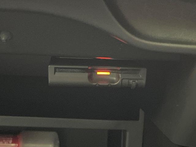 ノート Ｘ　純正ＳＤナビ　禁煙車　ドラレコ　ＥＴＣ　スマートキー　ＨＩＤヘッド　電動格納ミラー　ＣＤ再生　アイドリングストップ　盗難防止システム　プライバシーＧ　頸部衝突緩和ヘッドレスト（5枚目）