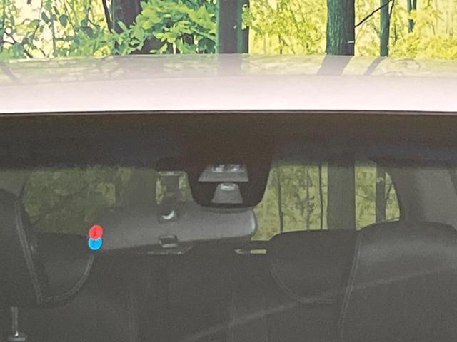 �y�z���_�Z���V���O�z���s���ɑO���̎ԗ�����F�����A�Փ˂������Ȏ��͌x��ƃu���[�L�ŏՓˉ���Ɣ�Q�y�����A�V�X�g�B�����S�Ƀh���C�u�����y���݂��������܂��B