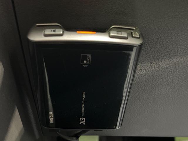 ヴォクシー ＺＳ　煌ＩＩ　両側電動スライド　純正ナビ　ＥＴＣ　禁煙車　パドルシフト　ＨＩＤヘッド　オートライト　スマートキー　デュアルエアコン　ＣＤ／ＤＶＤ再生　盗難防止システム　電動格納ミラー（6枚目）