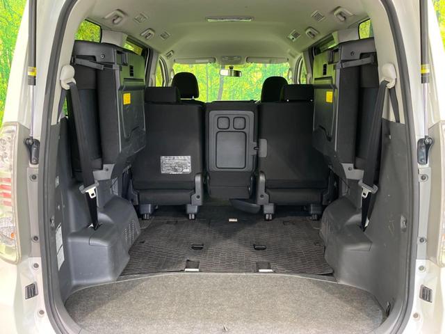 ヴォクシー ＺＳ　煌ＩＩ　両側電動スライド　純正ナビ　ＥＴＣ　禁煙車　パドルシフト　ＨＩＤヘッド　オートライト　スマートキー　デュアルエアコン　ＣＤ／ＤＶＤ再生　盗難防止システム　電動格納ミラー（11枚目）