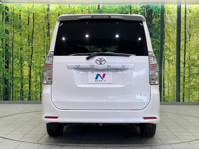 ヴォクシー ＺＳ　煌ＩＩ　両側電動スライド　純正ナビ　ＥＴＣ　禁煙車　パドルシフト　ＨＩＤヘッド　オートライト　スマートキー　デュアルエアコン　ＣＤ／ＤＶＤ再生　盗難防止システム　電動格納ミラー（16枚目）