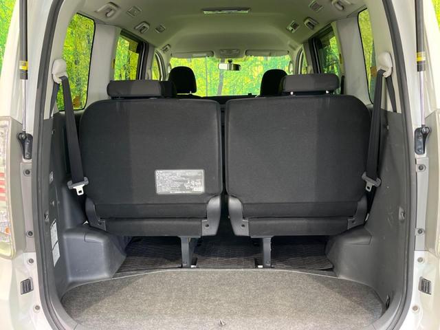 ヴォクシー ＺＳ　煌ＩＩ　両側電動スライド　純正ナビ　ＥＴＣ　禁煙車　パドルシフト　ＨＩＤヘッド　オートライト　スマートキー　デュアルエアコン　ＣＤ／ＤＶＤ再生　盗難防止システム　電動格納ミラー（27枚目）