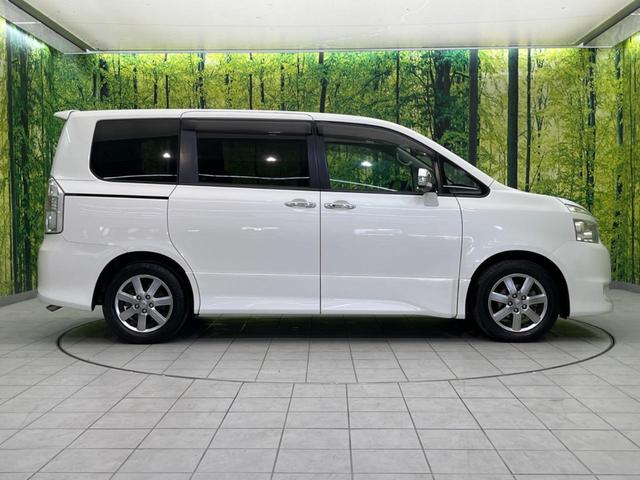 ヴォクシー ＺＳ　煌ＩＩ　両側電動スライド　純正ナビ　ＥＴＣ　禁煙車　パドルシフト　ＨＩＤヘッド　オートライト　スマートキー　デュアルエアコン　ＣＤ／ＤＶＤ再生　盗難防止システム　電動格納ミラー（28枚目）