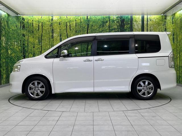 ヴォクシー ＺＳ　煌ＩＩ　両側電動スライド　純正ナビ　ＥＴＣ　禁煙車　パドルシフト　ＨＩＤヘッド　オートライト　スマートキー　デュアルエアコン　ＣＤ／ＤＶＤ再生　盗難防止システム　電動格納ミラー（30枚目）