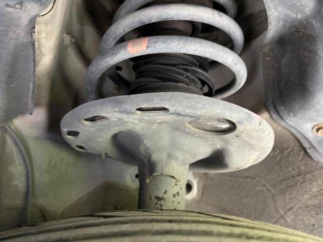 ヴォクシー ＺＳ　煌ＩＩ　両側電動スライド　純正ナビ　ＥＴＣ　禁煙車　パドルシフト　ＨＩＤヘッド　オートライト　スマートキー　デュアルエアコン　ＣＤ／ＤＶＤ再生　盗難防止システム　電動格納ミラー（33枚目）