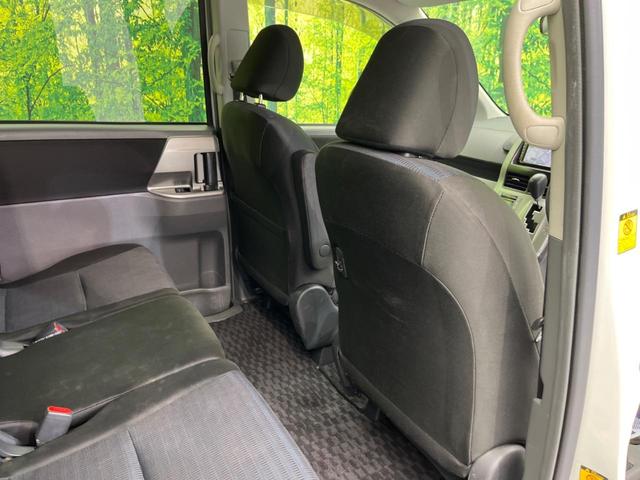 ヴォクシー ＺＳ　煌ＩＩ　両側電動スライド　純正ナビ　ＥＴＣ　禁煙車　パドルシフト　ＨＩＤヘッド　オートライト　スマートキー　デュアルエアコン　ＣＤ／ＤＶＤ再生　盗難防止システム　電動格納ミラー（37枚目）