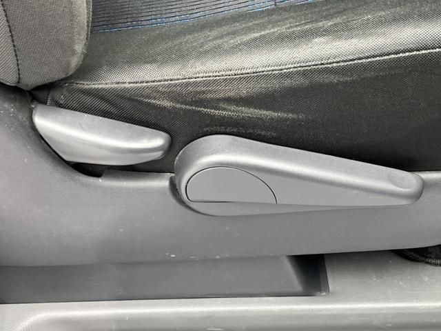 ヴォクシー ＺＳ　煌ＩＩ　両側電動スライド　純正ナビ　ＥＴＣ　禁煙車　パドルシフト　ＨＩＤヘッド　オートライト　スマートキー　デュアルエアコン　ＣＤ／ＤＶＤ再生　盗難防止システム　電動格納ミラー（38枚目）