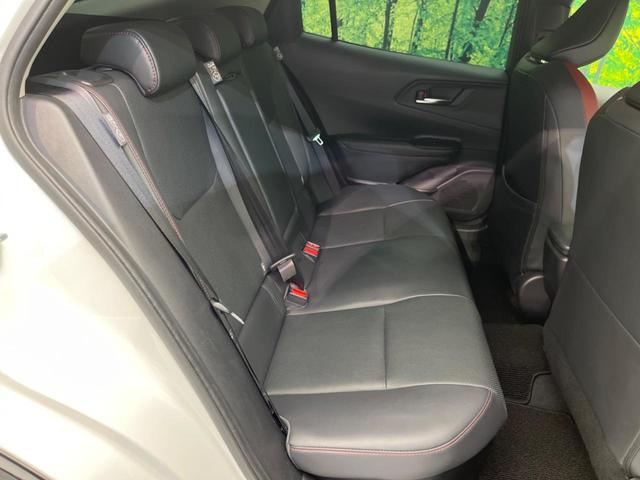 プリウス Ｚ　ガラスルーフ　全周囲カメラ　衝突被害軽減システム　レーダークルーズ　禁煙車　電動リアゲート　前席シートエアコン　パワーシート　コーナーセンサー　スマートキー　ＬＥＤヘッド　ＥＴＣ２．０（9枚目）