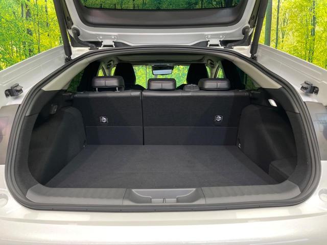 プリウス Ｚ　ガラスルーフ　全周囲カメラ　衝突被害軽減システム　レーダークルーズ　禁煙車　電動リアゲート　前席シートエアコン　パワーシート　コーナーセンサー　スマートキー　ＬＥＤヘッド　ＥＴＣ２．０（10枚目）