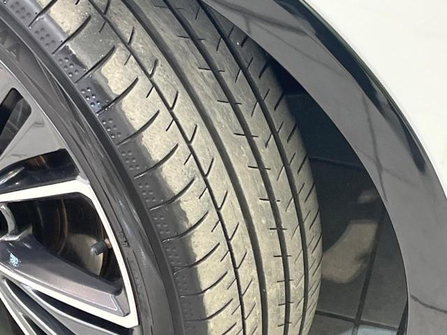 プリウス Ｚ　ガラスルーフ　全周囲カメラ　衝突被害軽減システム　レーダークルーズ　禁煙車　電動リアゲート　前席シートエアコン　パワーシート　コーナーセンサー　スマートキー　ＬＥＤヘッド　ＥＴＣ２．０（21枚目）