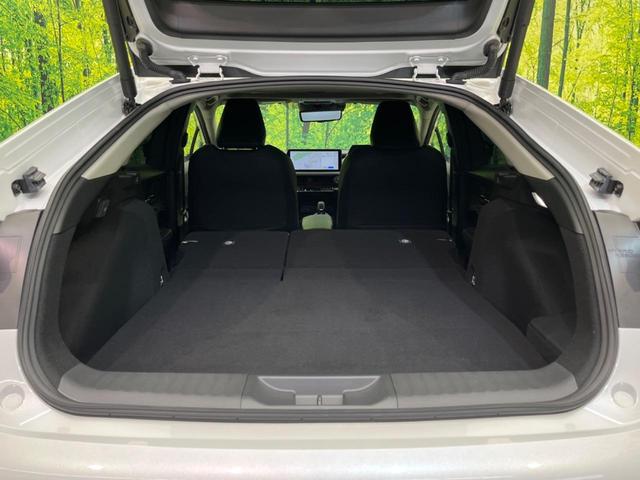 プリウス Ｚ　ガラスルーフ　全周囲カメラ　衝突被害軽減システム　レーダークルーズ　禁煙車　電動リアゲート　前席シートエアコン　パワーシート　コーナーセンサー　スマートキー　ＬＥＤヘッド　ＥＴＣ２．０（33枚目）