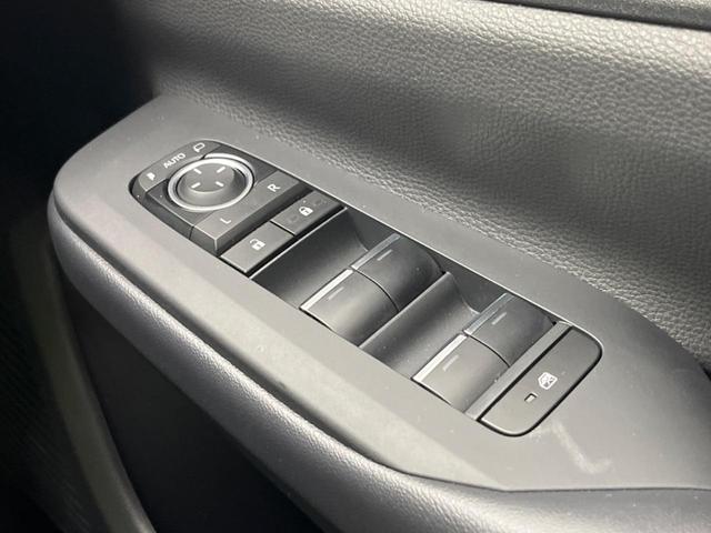 プリウス Ｚ　ガラスルーフ　全周囲カメラ　衝突被害軽減システム　レーダークルーズ　禁煙車　電動リアゲート　前席シートエアコン　パワーシート　コーナーセンサー　スマートキー　ＬＥＤヘッド　ＥＴＣ２．０（45枚目）