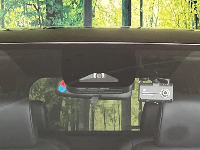 ヴォクシー Ｓ－Ｚ　両側電動ドア　後席モニター　バックカメラ　衝突被害軽減システム　レーダークルーズ　禁煙車　シートヒーター　ドラレコ　コーナーセンサー　スマートキー　ＬＥＤヘッド　ＥＴＣ２．０（7枚目）