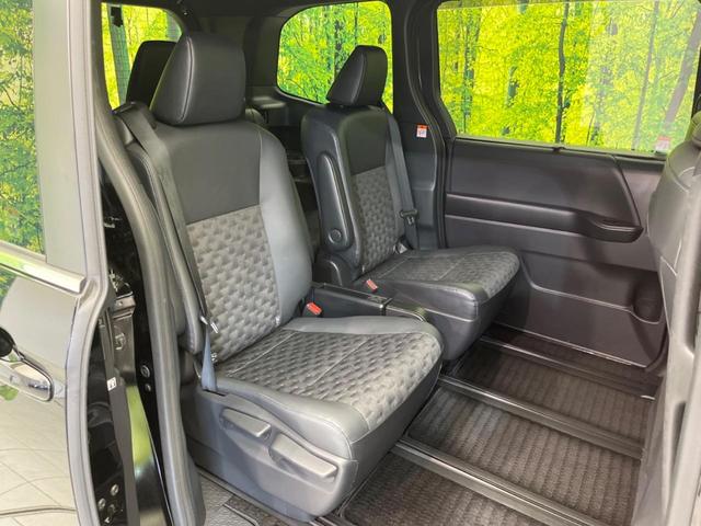 ヴォクシー Ｓ－Ｚ　両側電動ドア　後席モニター　バックカメラ　衝突被害軽減システム　レーダークルーズ　禁煙車　シートヒーター　ドラレコ　コーナーセンサー　スマートキー　ＬＥＤヘッド　ＥＴＣ２．０（9枚目）