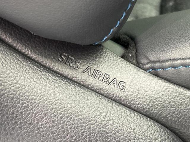 ヴォクシー Ｓ－Ｚ　両側電動ドア　後席モニター　バックカメラ　衝突被害軽減システム　レーダークルーズ　禁煙車　シートヒーター　ドラレコ　コーナーセンサー　スマートキー　ＬＥＤヘッド　ＥＴＣ２．０（43枚目）