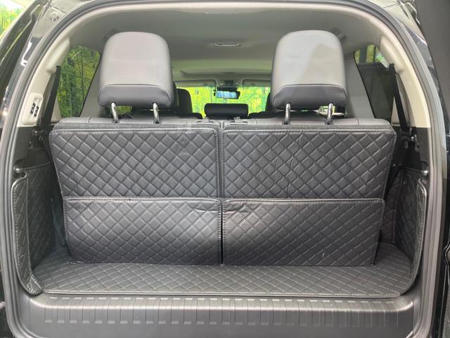 ���i�̂���������ʋ΁A���}���ɏ\���ȉ׎��X�y�[�X���m�ۂ��Ă���܂��B�T�[�h�V�[�g��|���ƁA�傫�ȉו��̐ύڂ��\�ł���