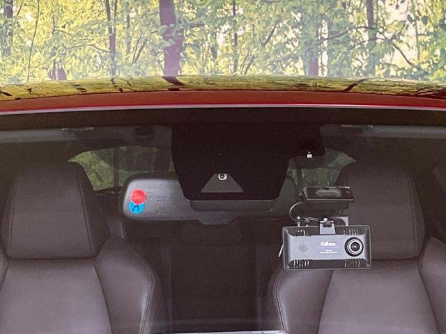 【トヨタセーフティセンス】走行中に前方の車両等を認識し、衝突しそうな時は警報とブレーキで衝突回避と被害軽減をアシスト。より安全にドライブをお楽しみいただけます。