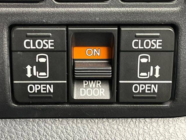 【両側パワースライドドア】スマートキーや運転席のスイッチで後席両側スライドドアの開閉が可能♪電動だから力を入れてドアを開ける必要が無く、小さなお子様でも簡単に開け閉めでき快適です♪