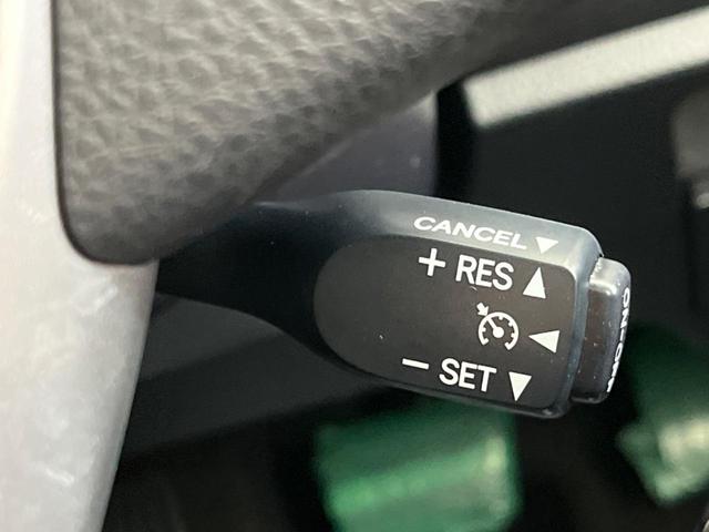 【クルーズコントロール】高速道路もラクラク走行。アクセルを離しても一定速度で走行ができ、長距離運転時の負担を軽減！加速・減速も簡単なスイッチ操作で調整できます。