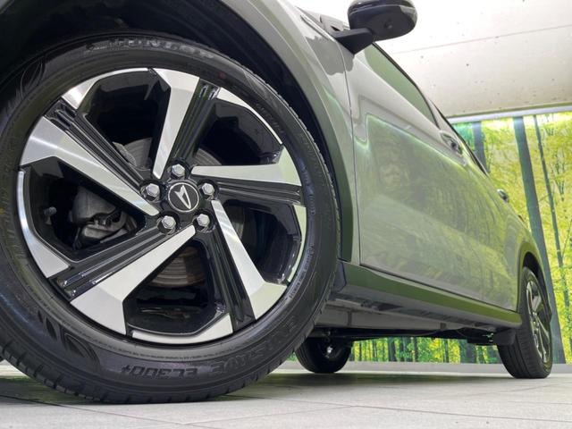 プレミアムＧ　ＨＥＶ　衝突軽減装置　禁煙車　９インチディスプレイオーディオ　全周囲カメラ　レーダークルーズコントロール　ＬＥＤヘッドライト　シートヒーター　スマートキー　コーナーセンサー　ステアリングスイッチ（画像13）