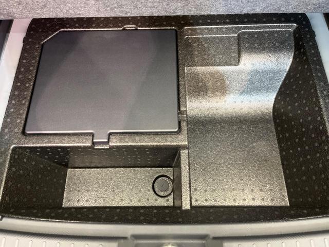 プレミアムＧ　ＨＥＶ　衝突軽減装置　禁煙車　９インチディスプレイオーディオ　全周囲カメラ　レーダークルーズコントロール　ＬＥＤヘッドライト　シートヒーター　スマートキー　コーナーセンサー　ステアリングスイッチ（画像25）