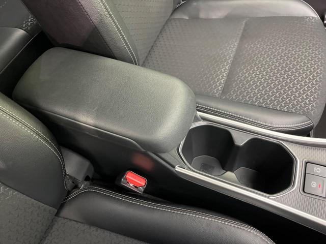 プレミアムＧ　ＨＥＶ　衝突軽減装置　禁煙車　９インチディスプレイオーディオ　全周囲カメラ　レーダークルーズコントロール　ＬＥＤヘッドライト　シートヒーター　スマートキー　コーナーセンサー　ステアリングスイッチ（画像56）