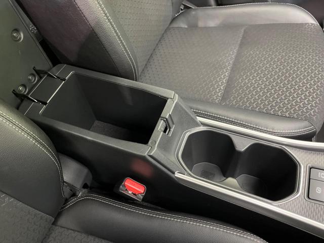プレミアムＧ　ＨＥＶ　衝突軽減装置　禁煙車　９インチディスプレイオーディオ　全周囲カメラ　レーダークルーズコントロール　ＬＥＤヘッドライト　シートヒーター　スマートキー　コーナーセンサー　ステアリングスイッチ（画像57）