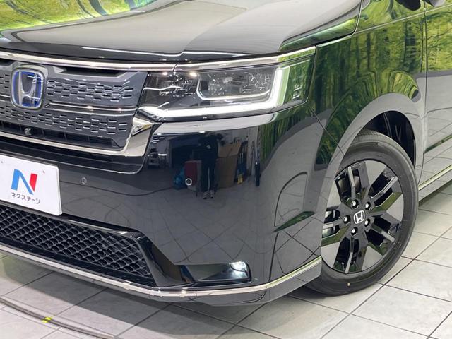 ｅ：ＨＥＶスパーダ　登録済未使用車　両側電動ドア　全周囲カメラ　衝突被害軽減システム　ハーフレザーシート　コーナーセンサー　スマートキー　ＬＥＤヘッド　純正１６インチアルミ　オートハイビーム　車線逸脱警報　オートライト（画像13）
