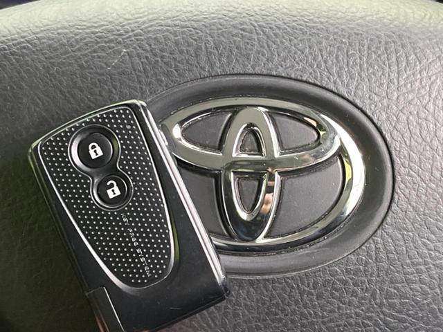 Ｘ　禁煙車　スマートキー　オートエアコン　ＣＤ　電動格納ミラー　プライバシーガラス　アイドリングストップ　ベンチシート　ドアバイザー（画像5）