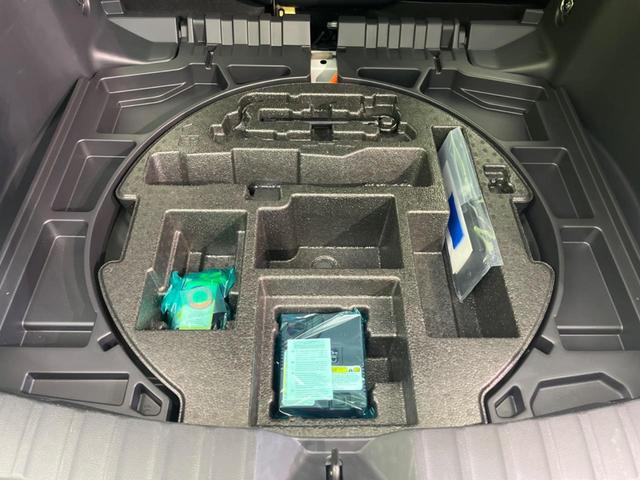 ハイブリッド　Ｚ　ガラスルーフ　１０．５型ナビ　寒冷地仕様　全周囲カメラ　衝突軽減装置　禁煙車　電動リアゲート　ルーフレール　パワーシート　ドラレコ　ステアリングヒーター　コーナーセンサー　ＬＥＤヘッド　ＥＴＣ２．０（画像36）