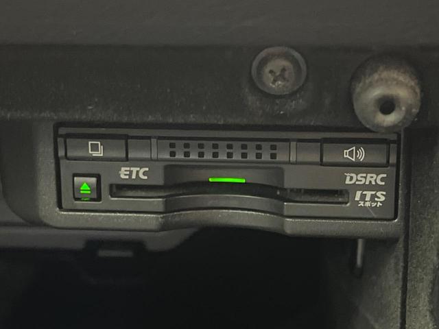ＩＳ３００ｈ　バージョンＬ　オプションアルミ　純正ナビ　バックカメラ　衝突被害軽減　禁煙車　レーダークルーズ　パワーシート　ドラレコ　コーナーセンサー　スマートキー　ＬＥＤヘッド　ＥＴＣ　純正１８インチアルミ　オートライト（画像7）