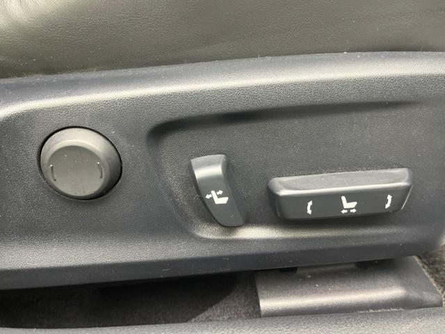 ＩＳ３００ｈ　バージョンＬ　オプションアルミ　純正ナビ　バックカメラ　衝突被害軽減　禁煙車　レーダークルーズ　パワーシート　ドラレコ　コーナーセンサー　スマートキー　ＬＥＤヘッド　ＥＴＣ　純正１８インチアルミ　オートライト（画像25）
