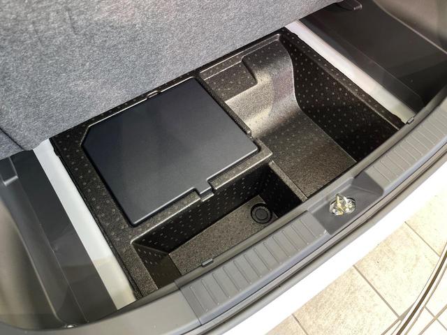 プレミアムＧ　ＨＥＶ　ディスプレイオーディオ　全周囲カメラ　衝突軽減システム　シートヒーター　スマートキー　禁煙車　ハーフレザーシート　コーナーセンサー　スマートキー　ＬＥＤヘッド　純正１７インチアルミ（画像32）