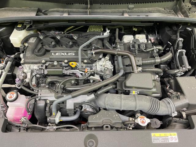 リラックス　衝突軽減装置　禁煙車　全周囲カメラ　純正９インチディスプレイオーディオ　レーダークルーズコントロール　茶革シート　ＥＴＣ２．０　Ｂｌｕｅｔｏｏｔｈ　フルセグ　シートヒーター　パワーバックドア（画像18）