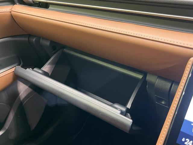 リラックス　衝突軽減装置　禁煙車　全周囲カメラ　純正９インチディスプレイオーディオ　レーダークルーズコントロール　茶革シート　ＥＴＣ２．０　Ｂｌｕｅｔｏｏｔｈ　フルセグ　シートヒーター　パワーバックドア（画像55）